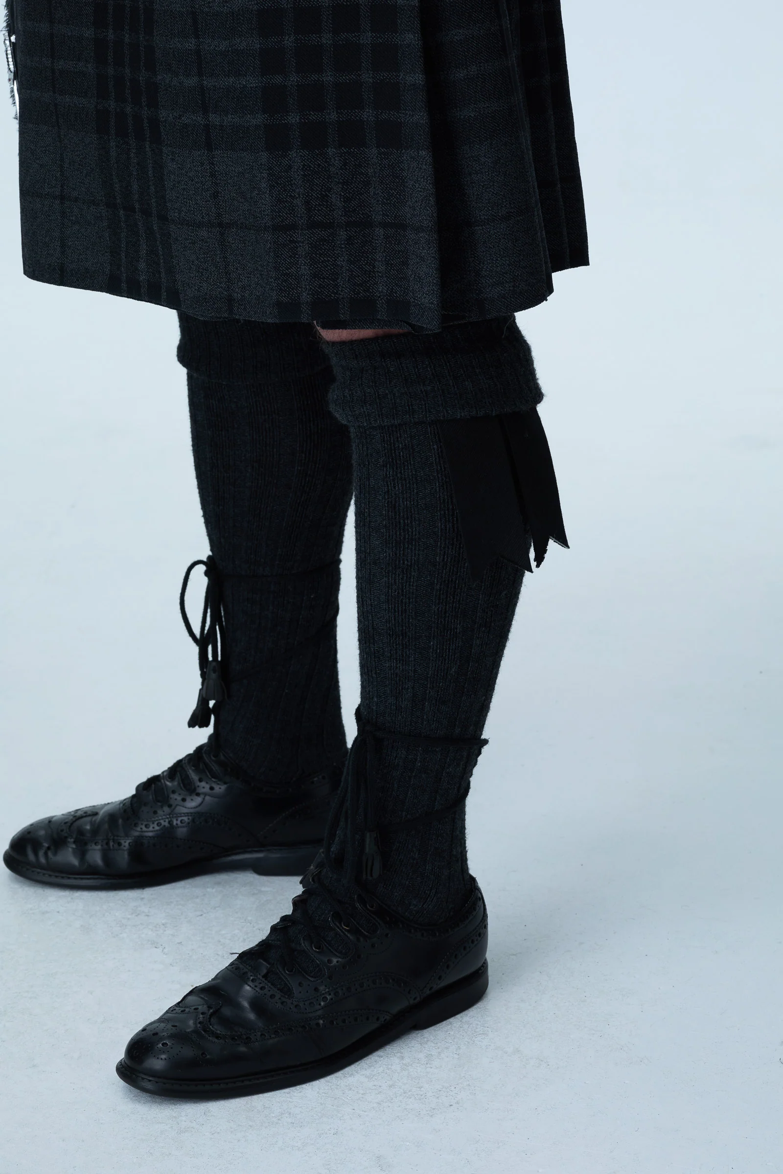 Charcoal Tweed Jacket & Grey Spirit Kilt Hire Package - Image 6