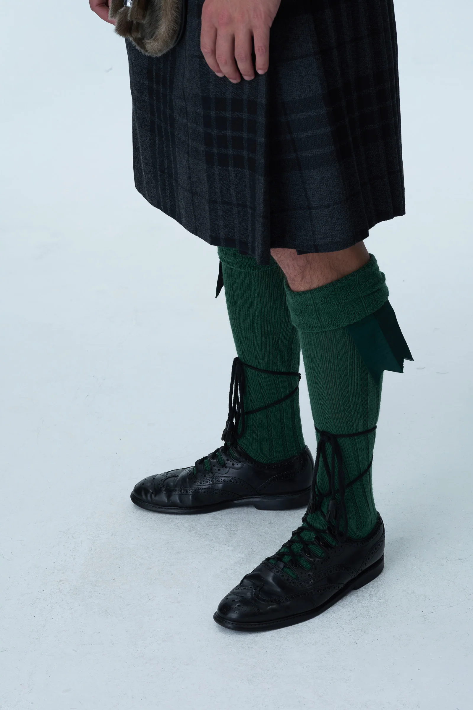 Green Tweed Jacket & Grey Spirit Kilt Hire Package - Image 6