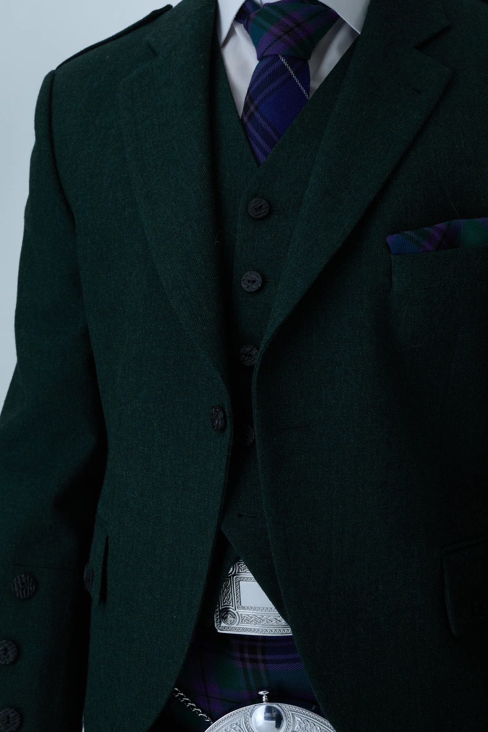 Green Tweed Jacket & Spirit of Bannockburn Kilt Hire Package - Image 5