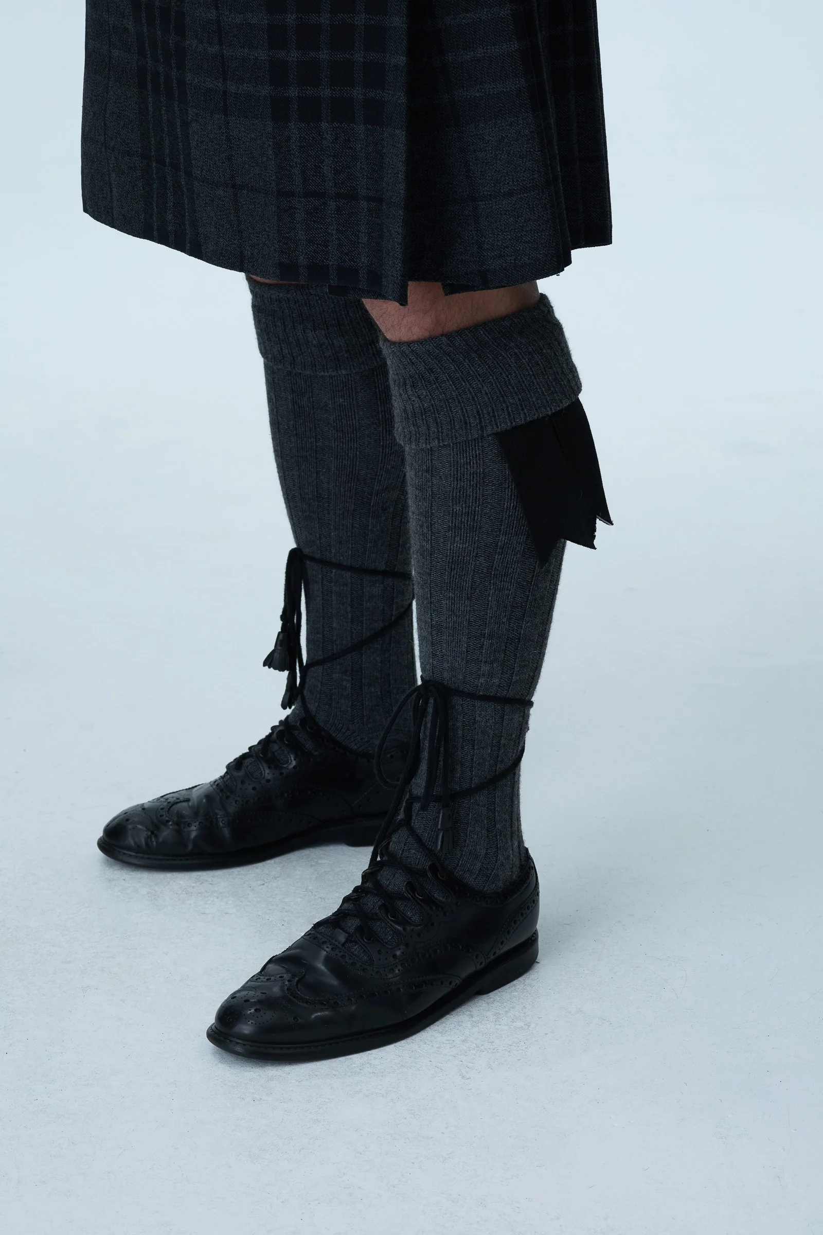 Light Grey Tweed Jacket & Grey Spirit Kilt Hire Package - Image 7