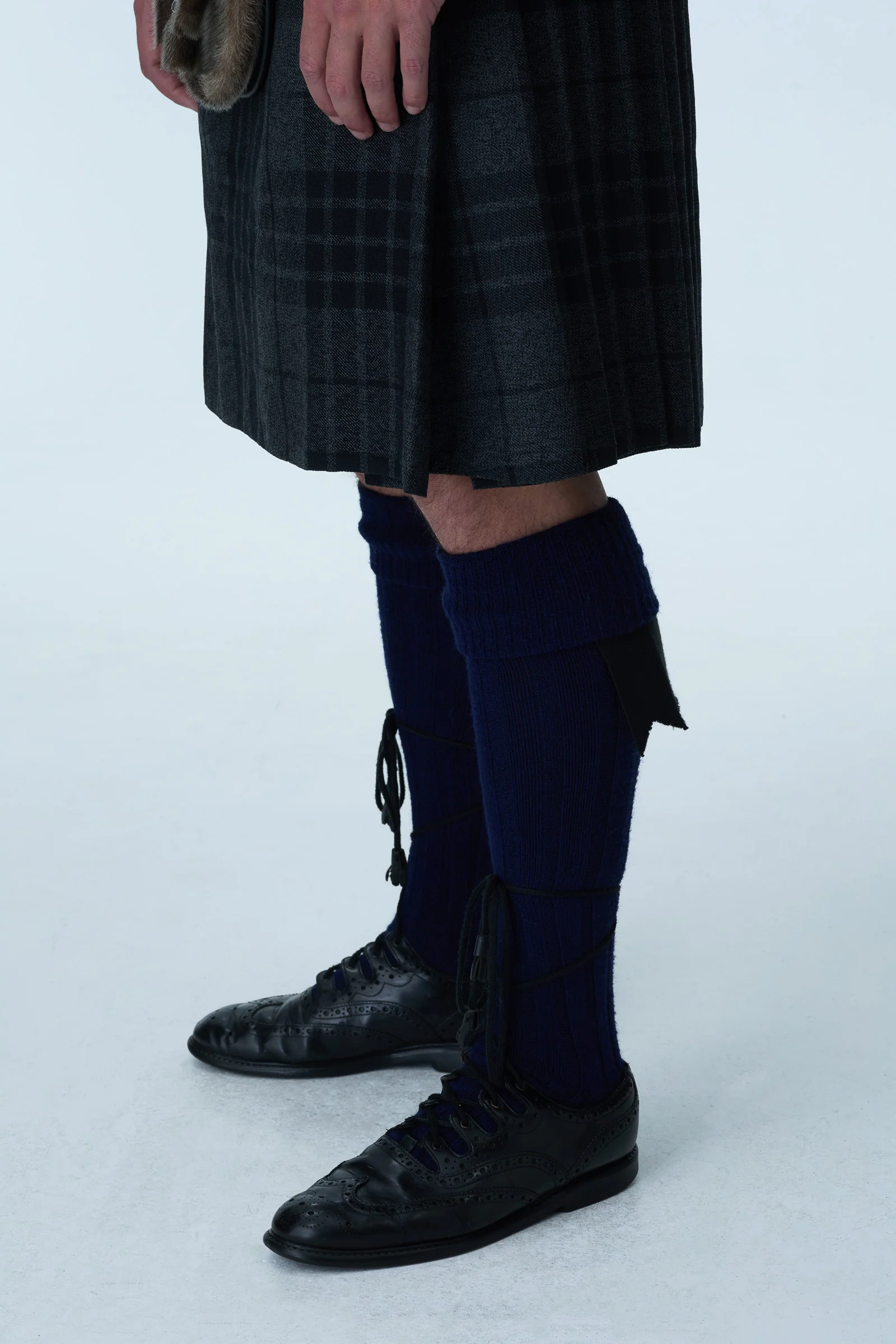 Navy Tweed Jacket & Grey Spirit Kilt Hire Package - Image 6
